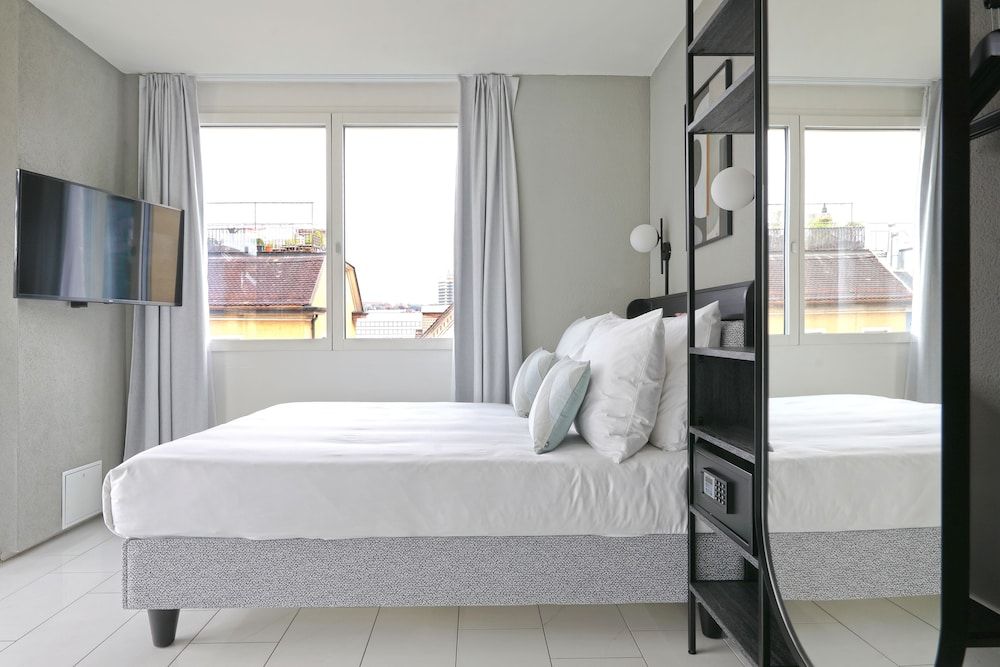 Large Studio with Kitchenette
