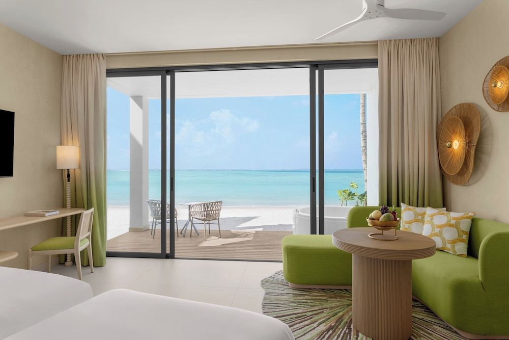 Room, Jetted Tub, Beachfront (Mirage, Hollywood Twin)