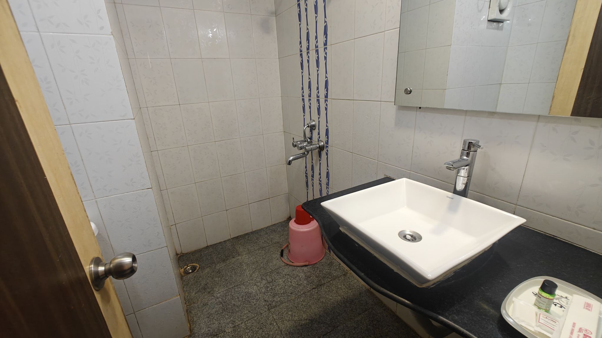 Hotel Dreamland Lataguri Executive Room with balcony 1st and 2nd floor 4