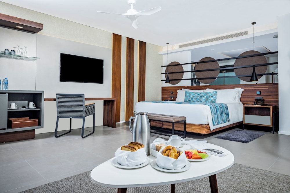 Elegance Club Plunge Pool Suite