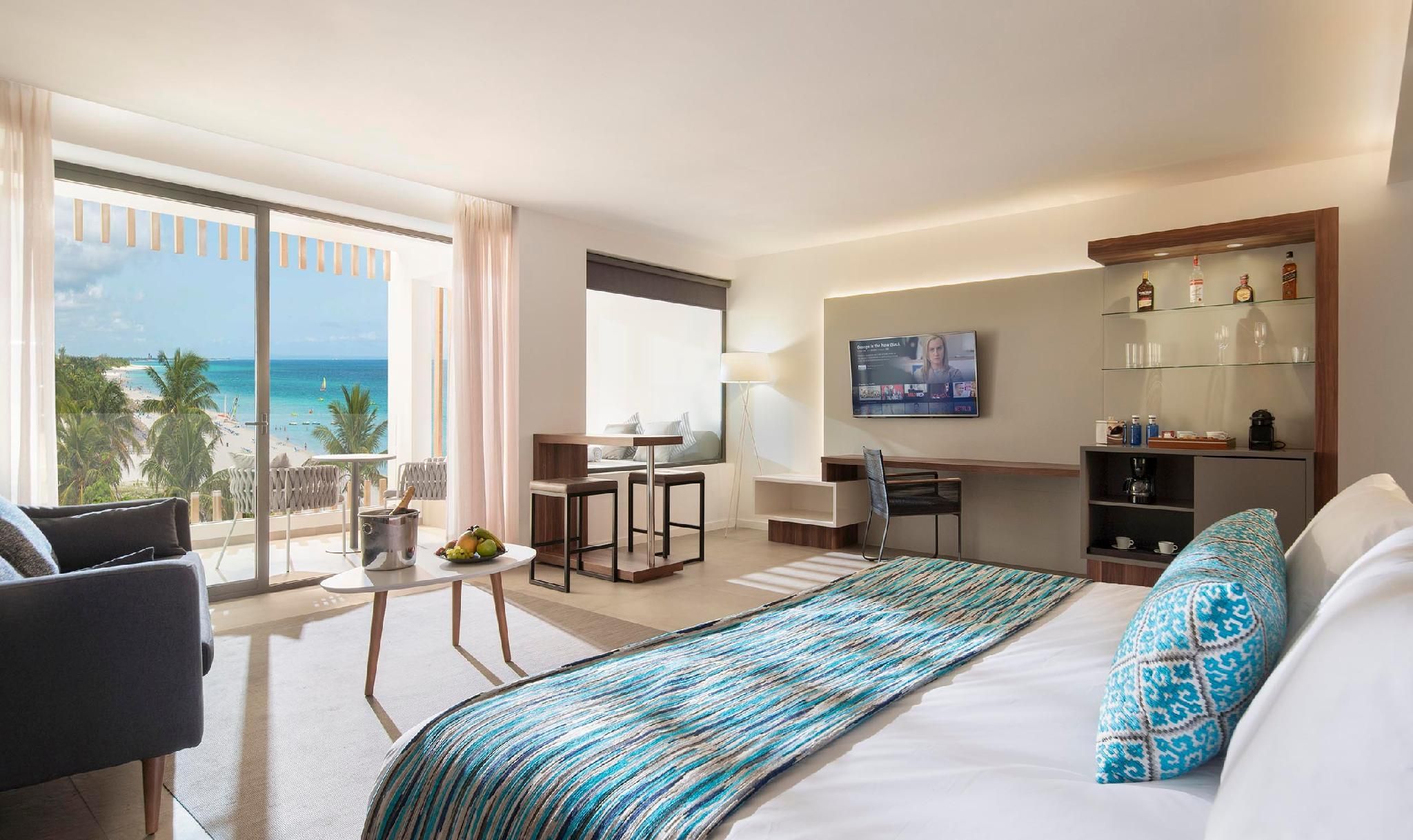 Junior Suite Ocean Front - Outdoor Jacuzzi