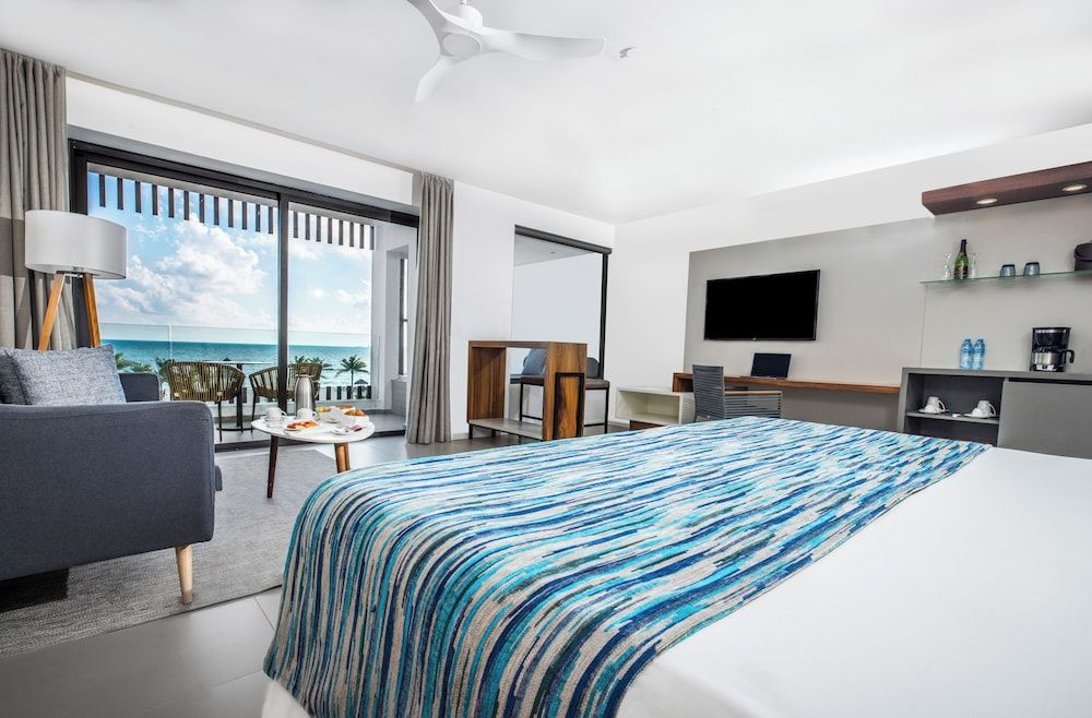 Elegance Club Jr Suite Ocean Front Outdoor Jacuzzi