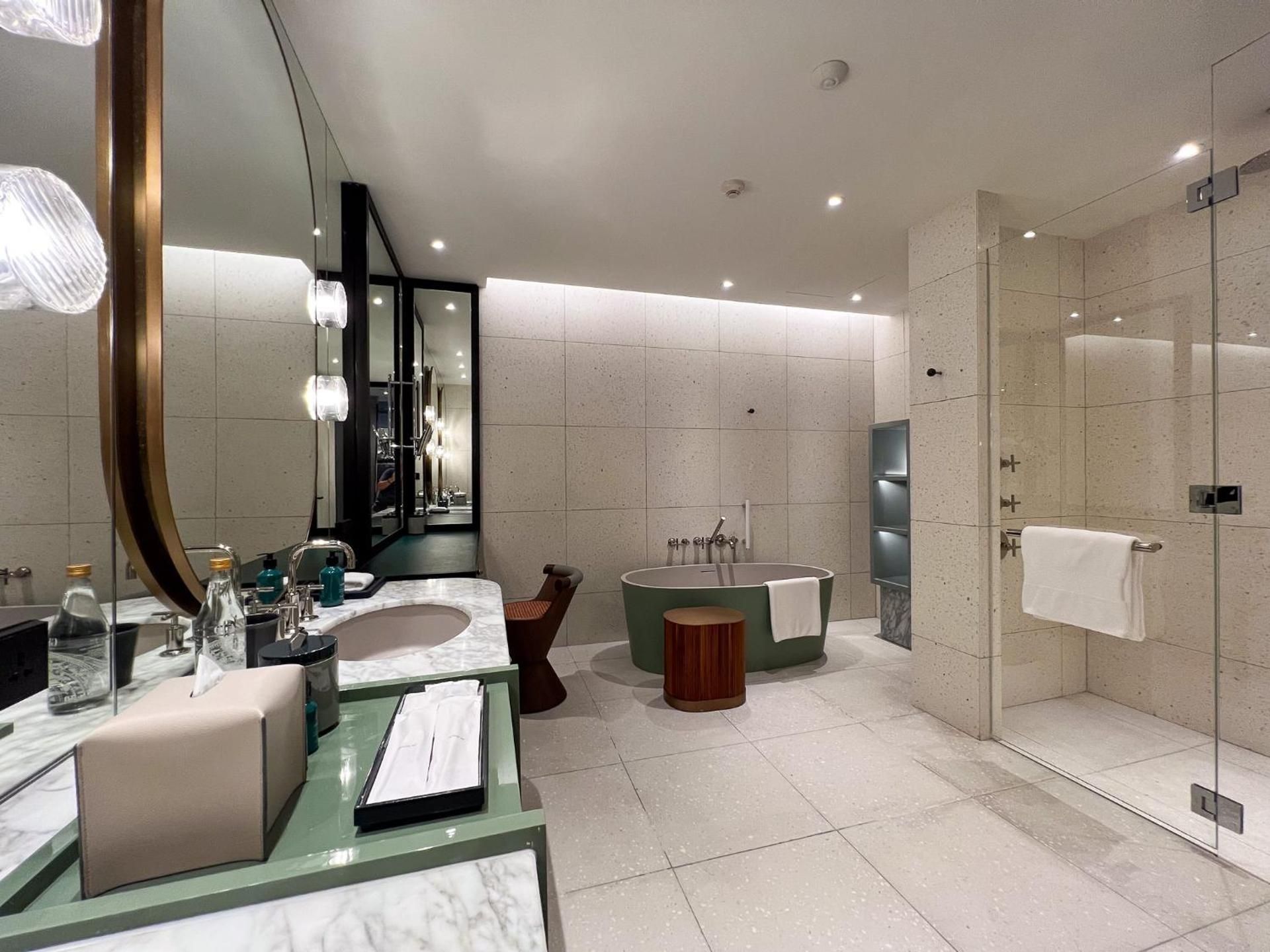 Deluxe Ocean View Suite