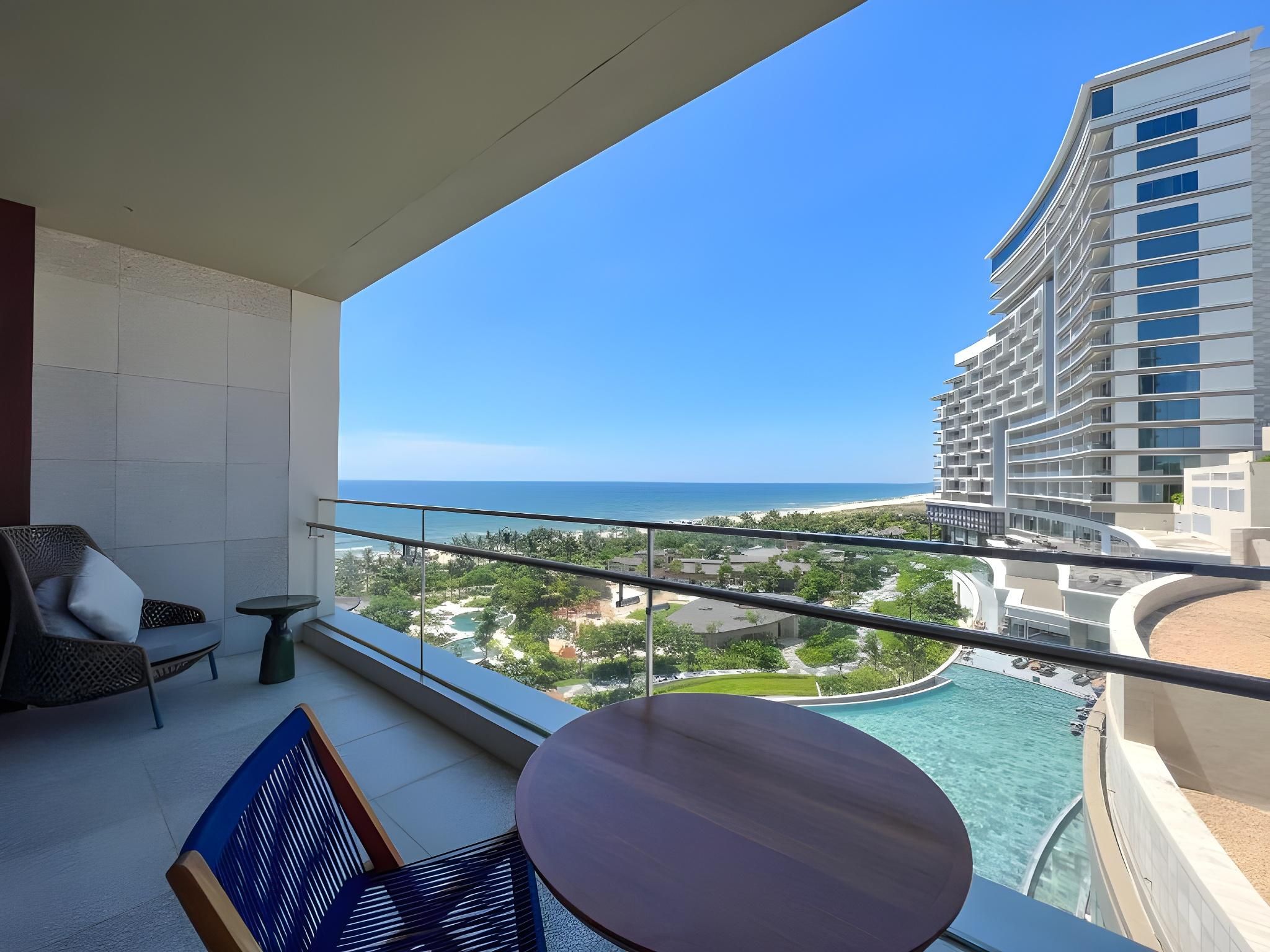 Deluxe Ocean View Suite