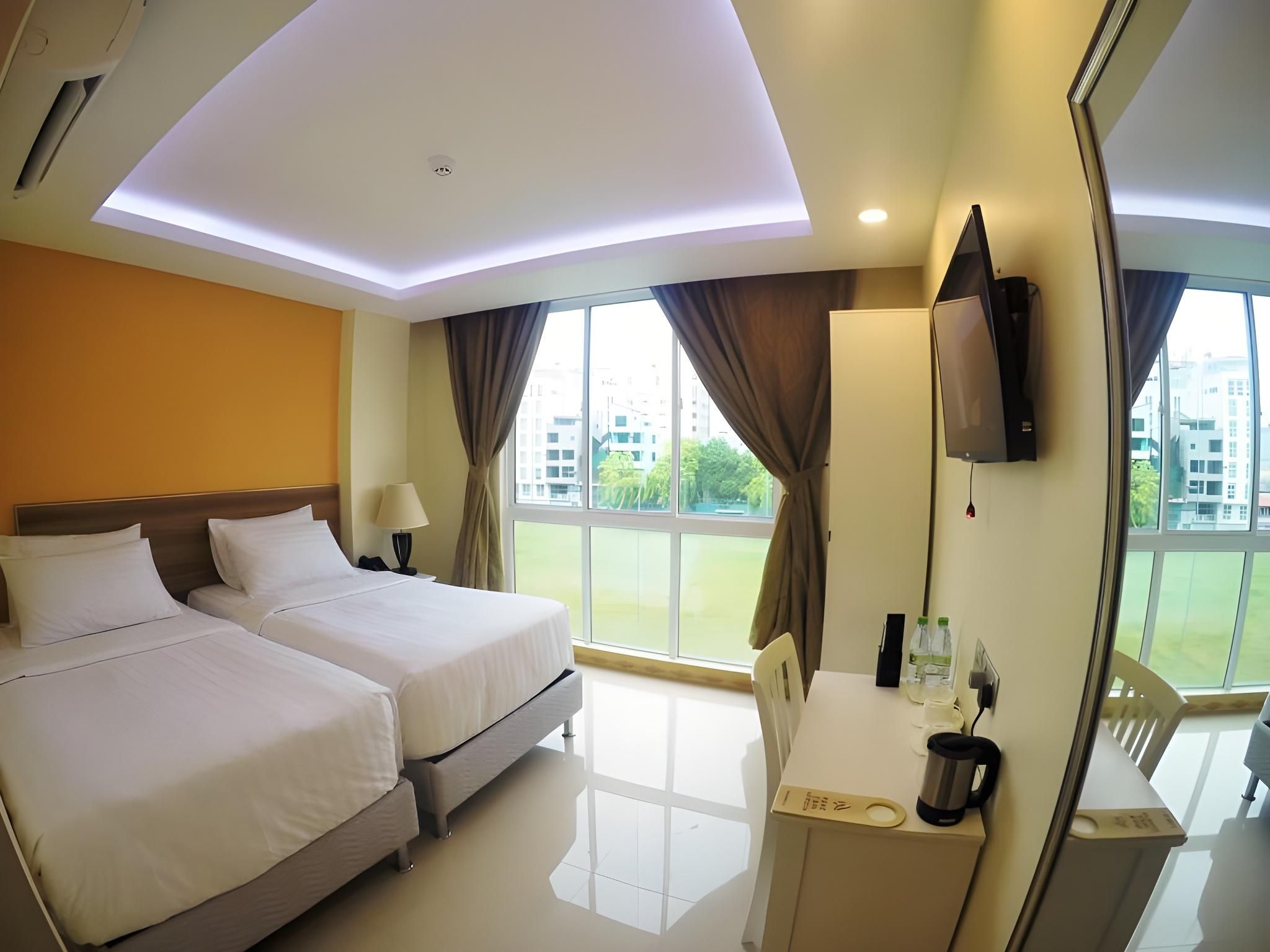 Deluxe City View Twin Room