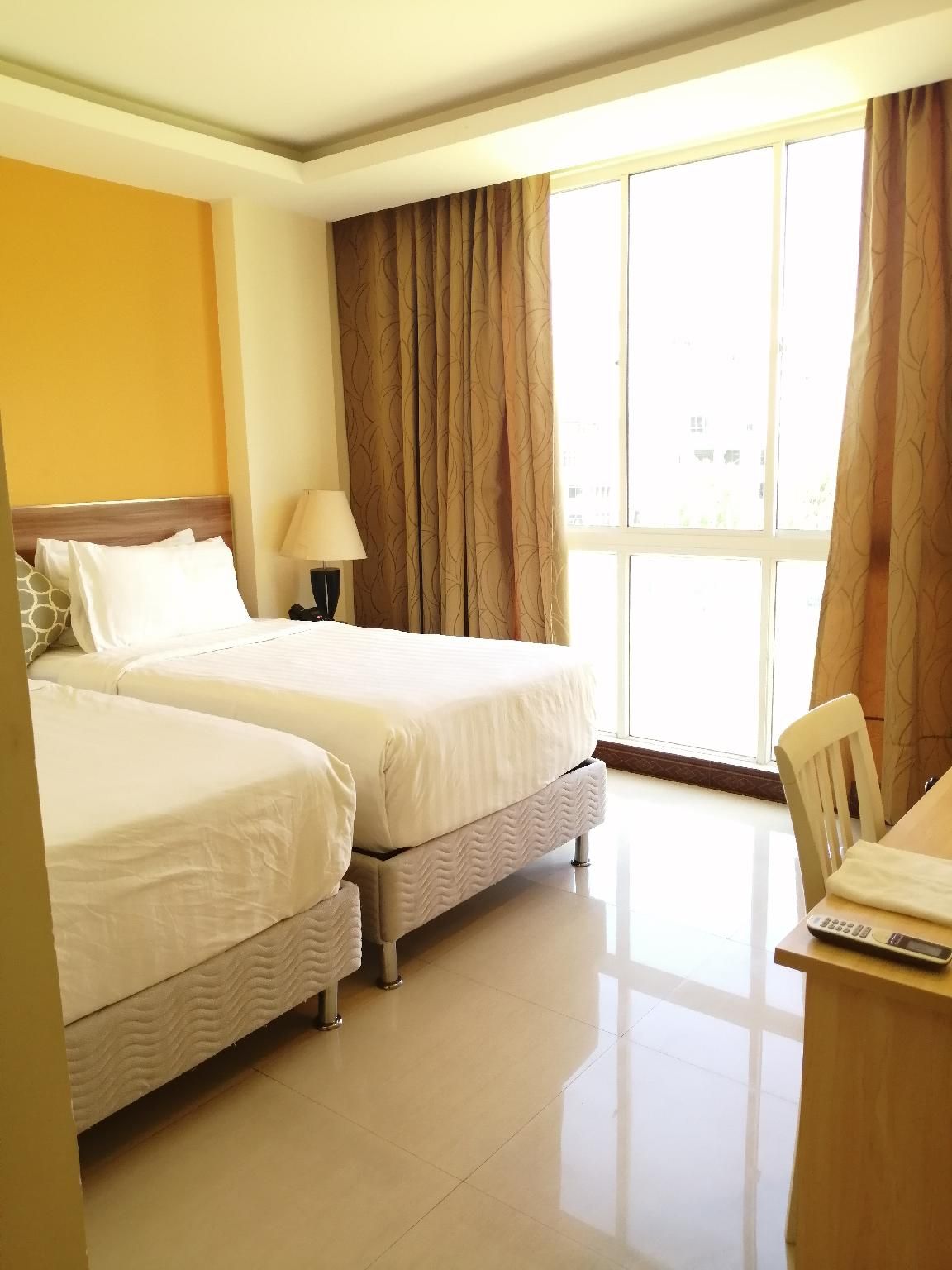 Deluxe City View Twin Room