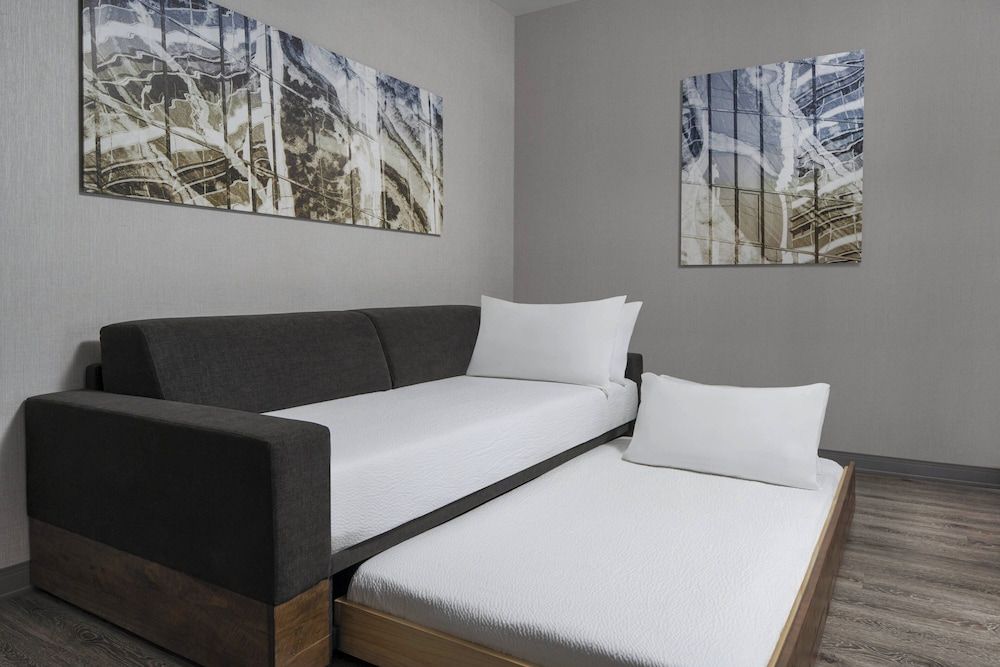 Suite, 1 King Bed with Sofa bed (Mobility/Hearing Accessible, Tub)