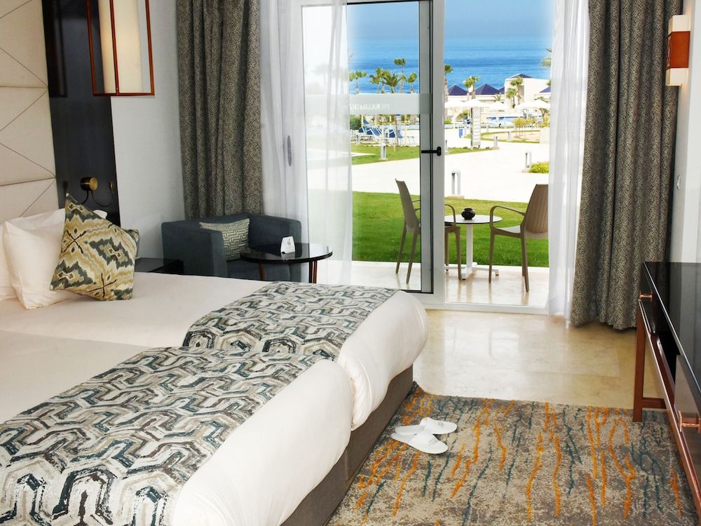 Deluxe Pool OR Side Sea
