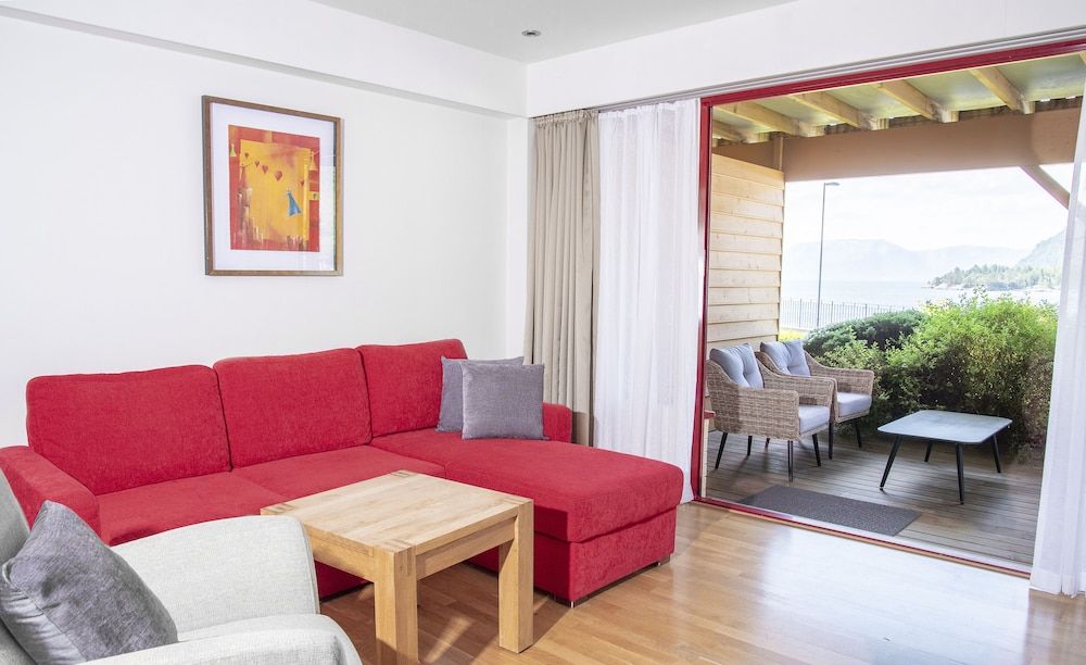 Suite, Sea View