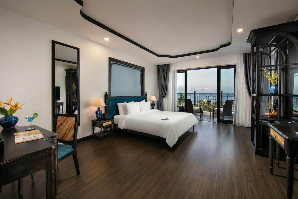 Sky Deluxe Ocean View King Room
