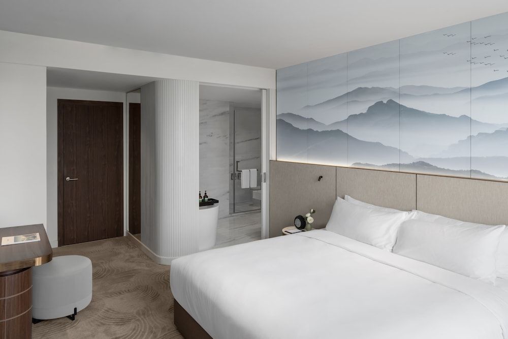 Suite, 1 King Bed, Mountain View (Residence)