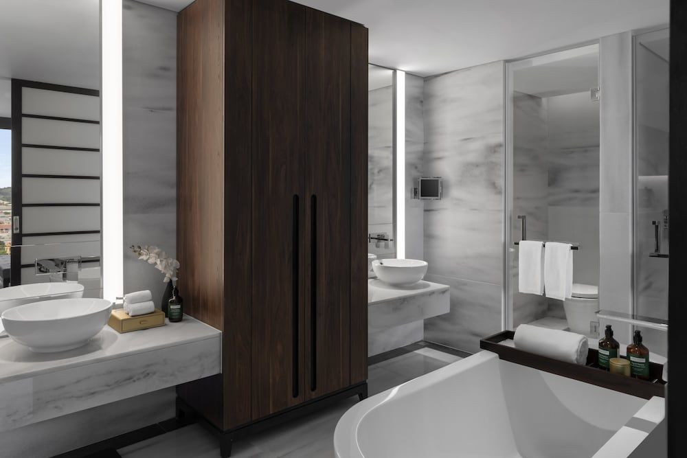 Suite, 1 King Bed
