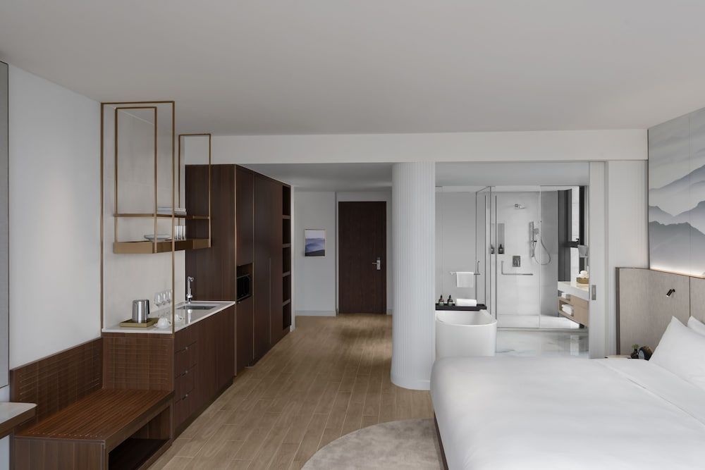 Premium Room, 1 King Bed, Mountain View (Residence)