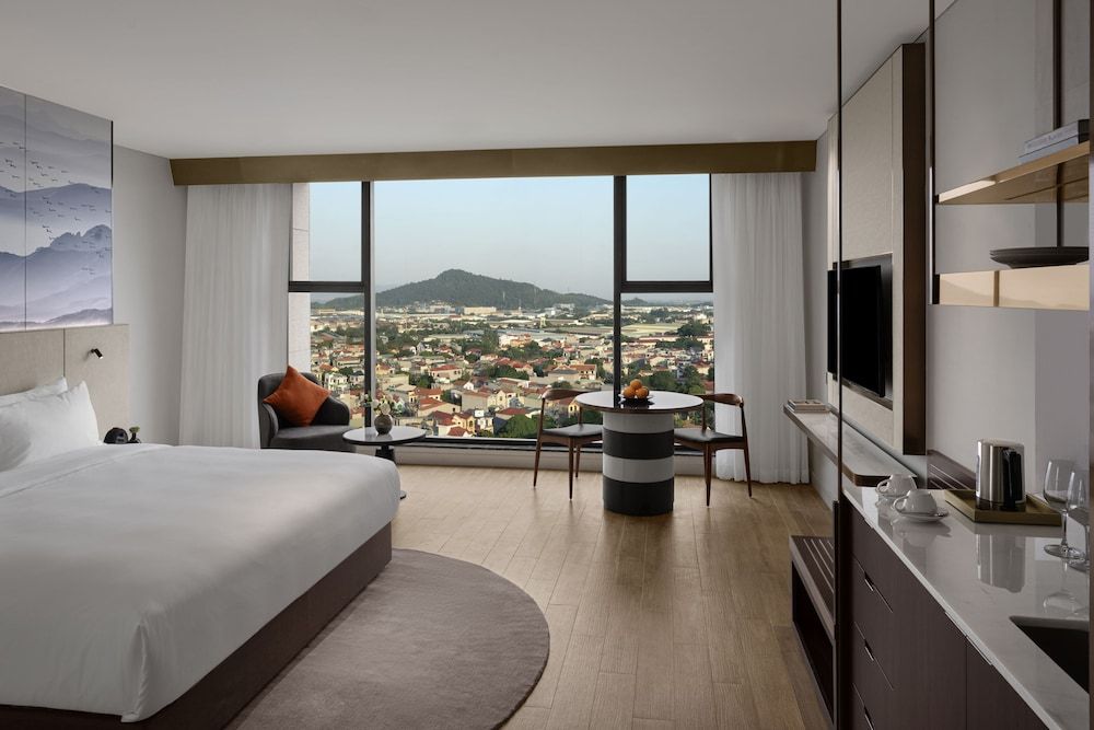 Premium Room, 1 King Bed, Mountain View (Residence)