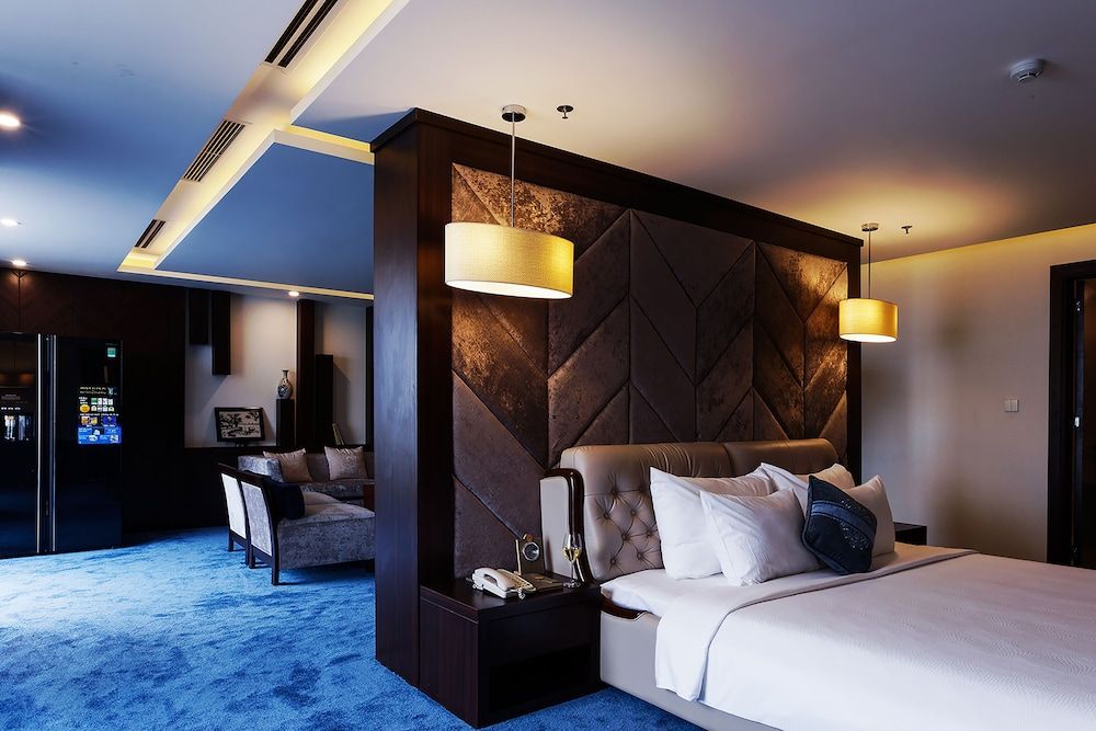 Central Executive Suite, Bay View