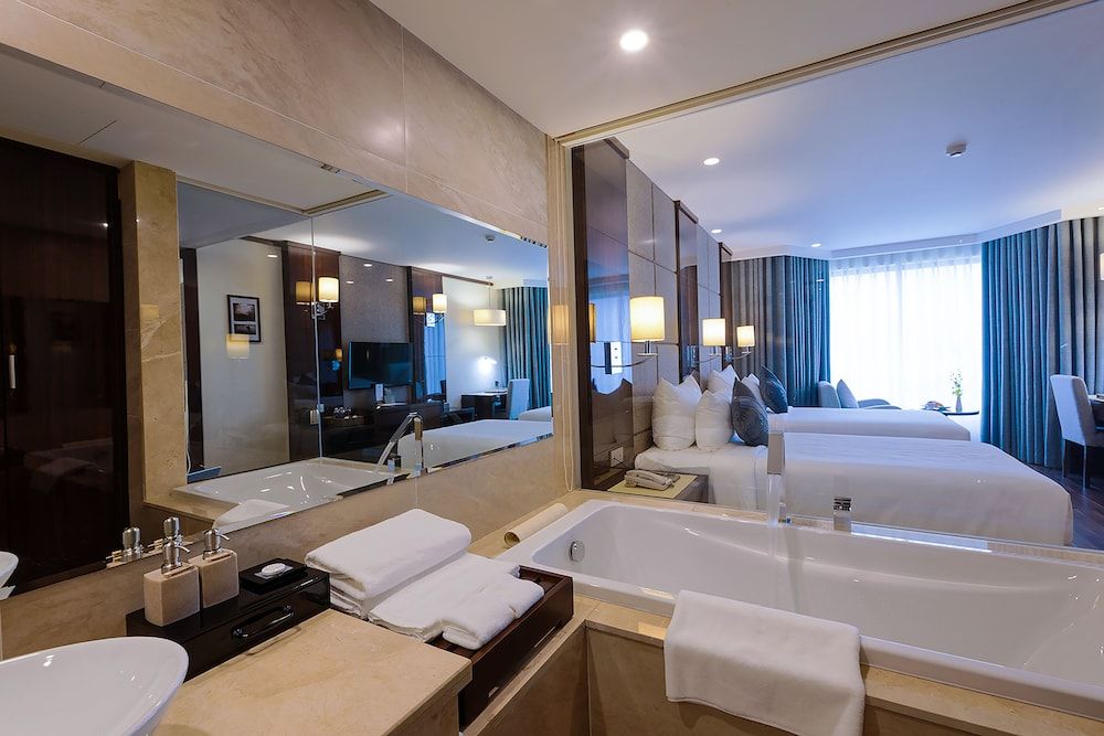 Deluxe Twin, Bay View