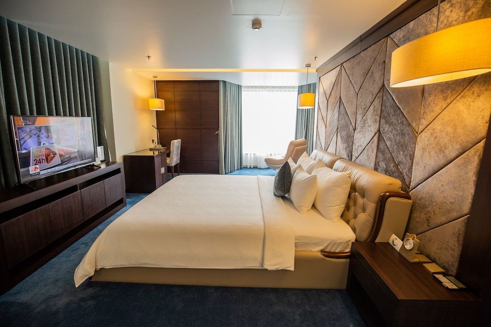 Central Executive Suite, Bay View