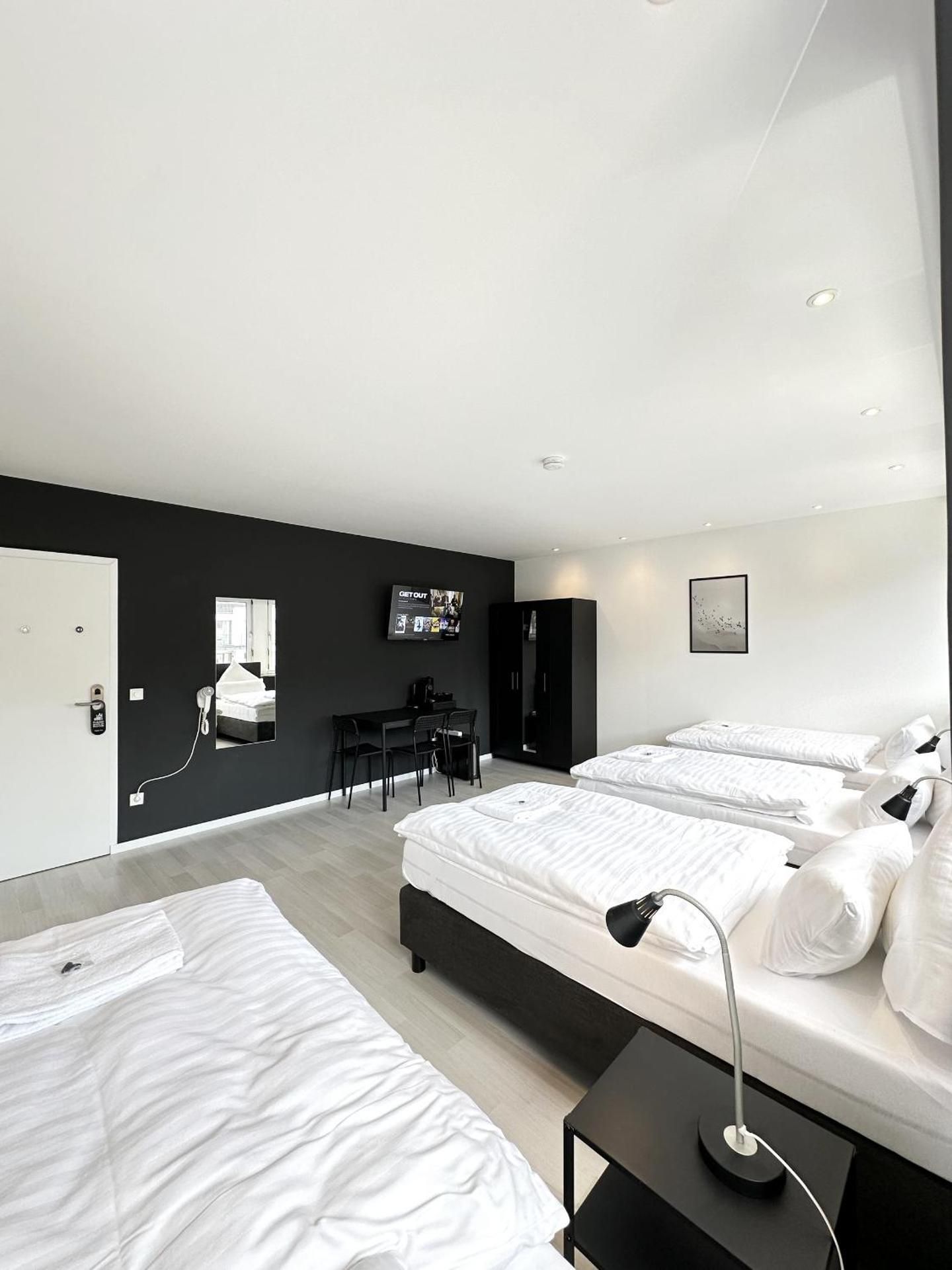 4 Twin Room, Shared Bathroom