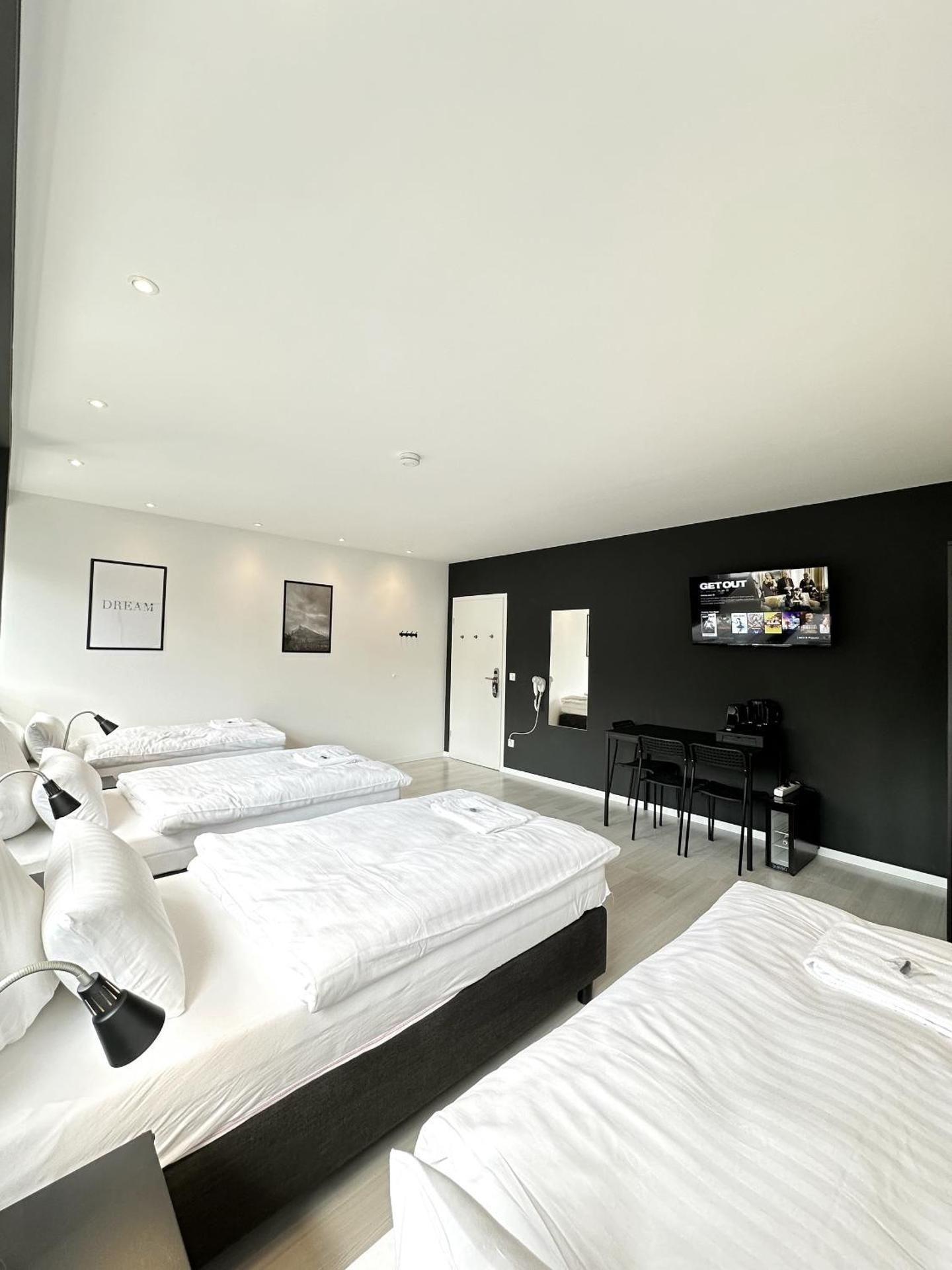 4 Twin Room, Shared Bathroom