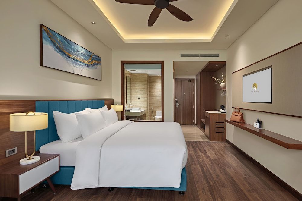 Suite Double Room with Oceanview Balcony
