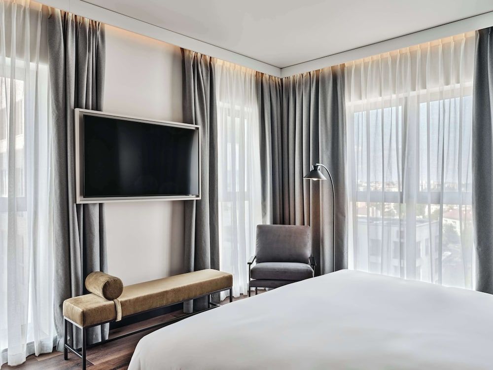 Suite, Corner