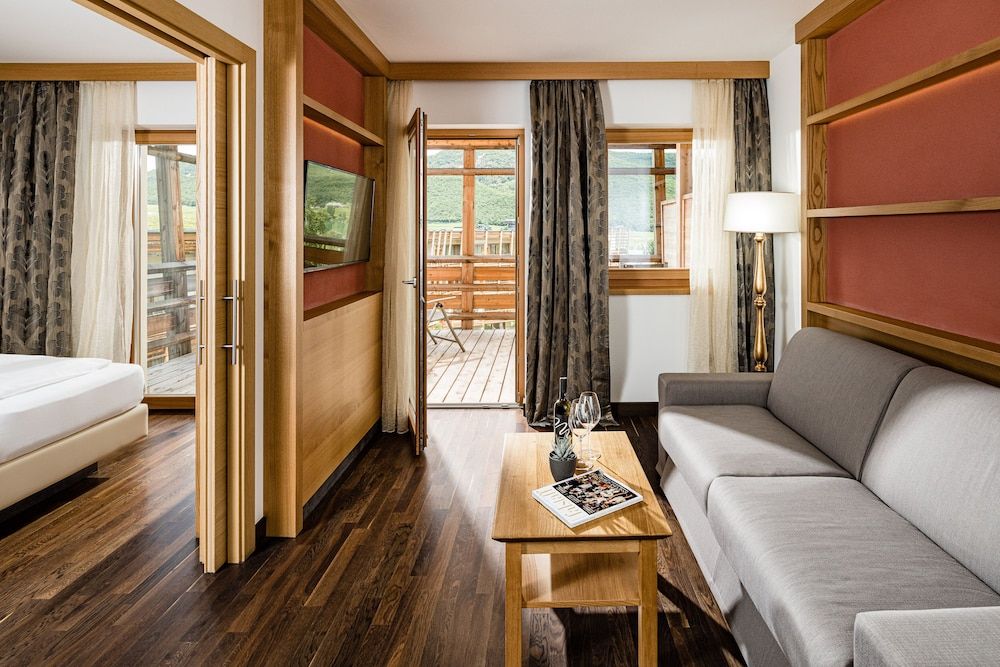 Deluxe Suite, 1 King Bed with Sofa bed