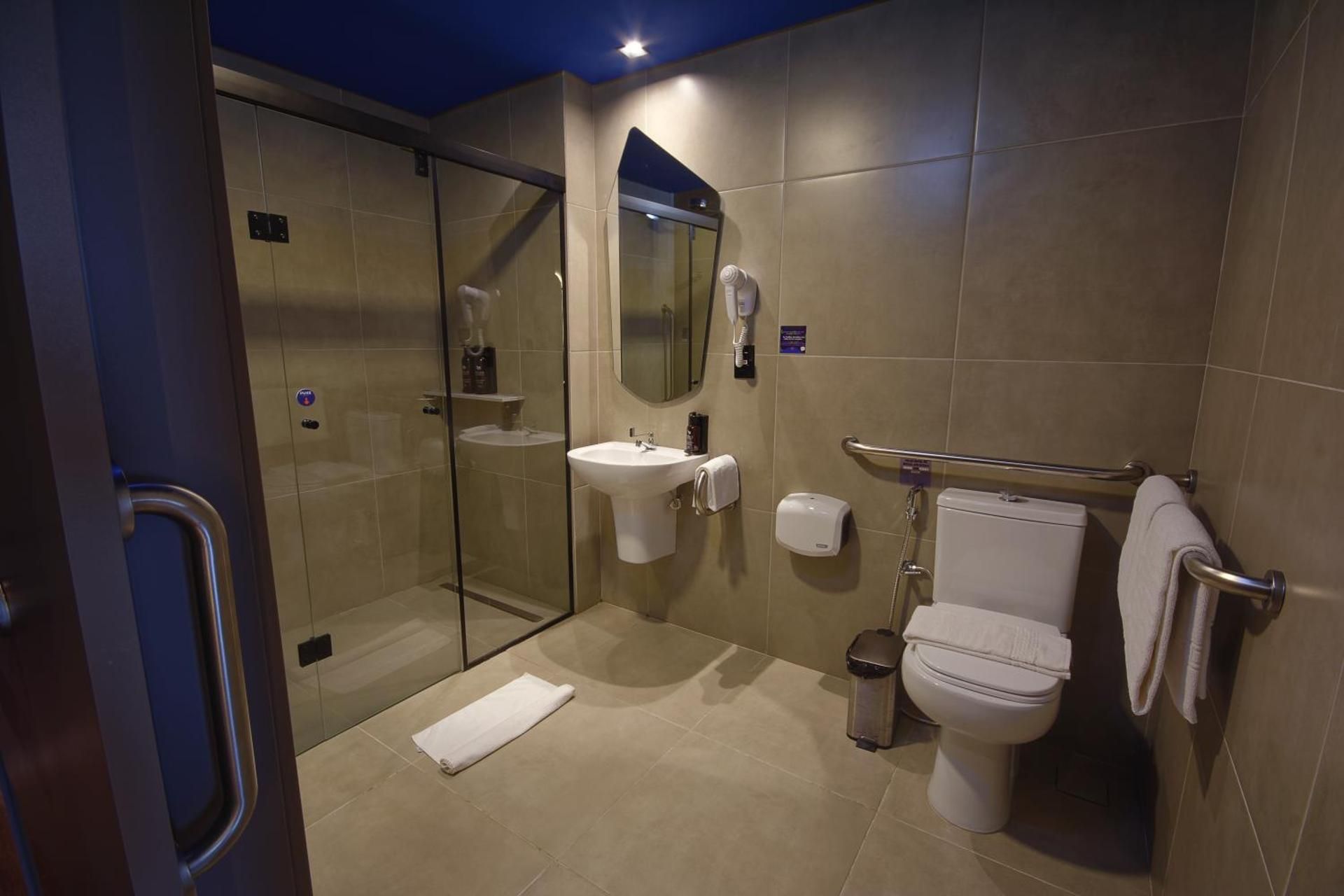 Queen Room - Disability Access
