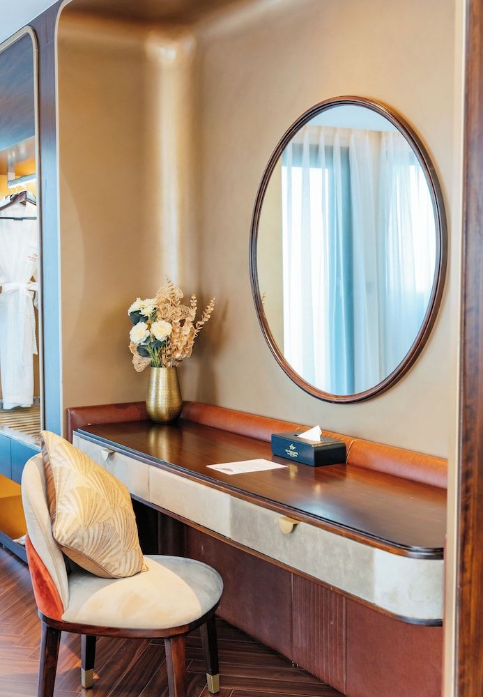 Senior Suite, 1 King Bed
