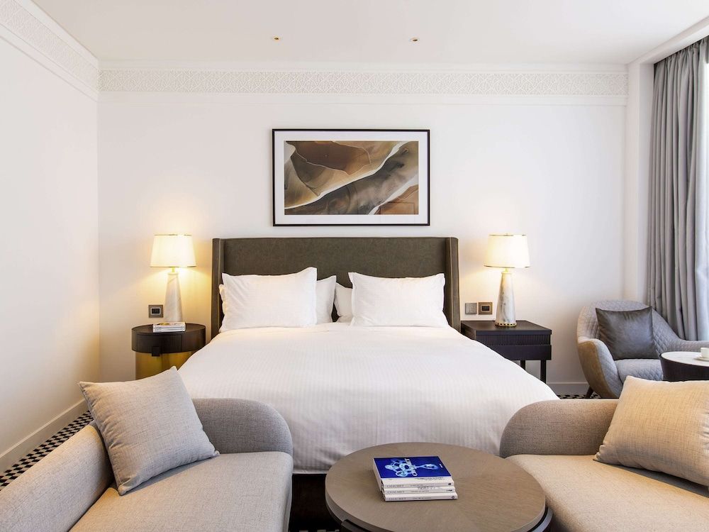Junior Suite, 1 King Bed (Gold)