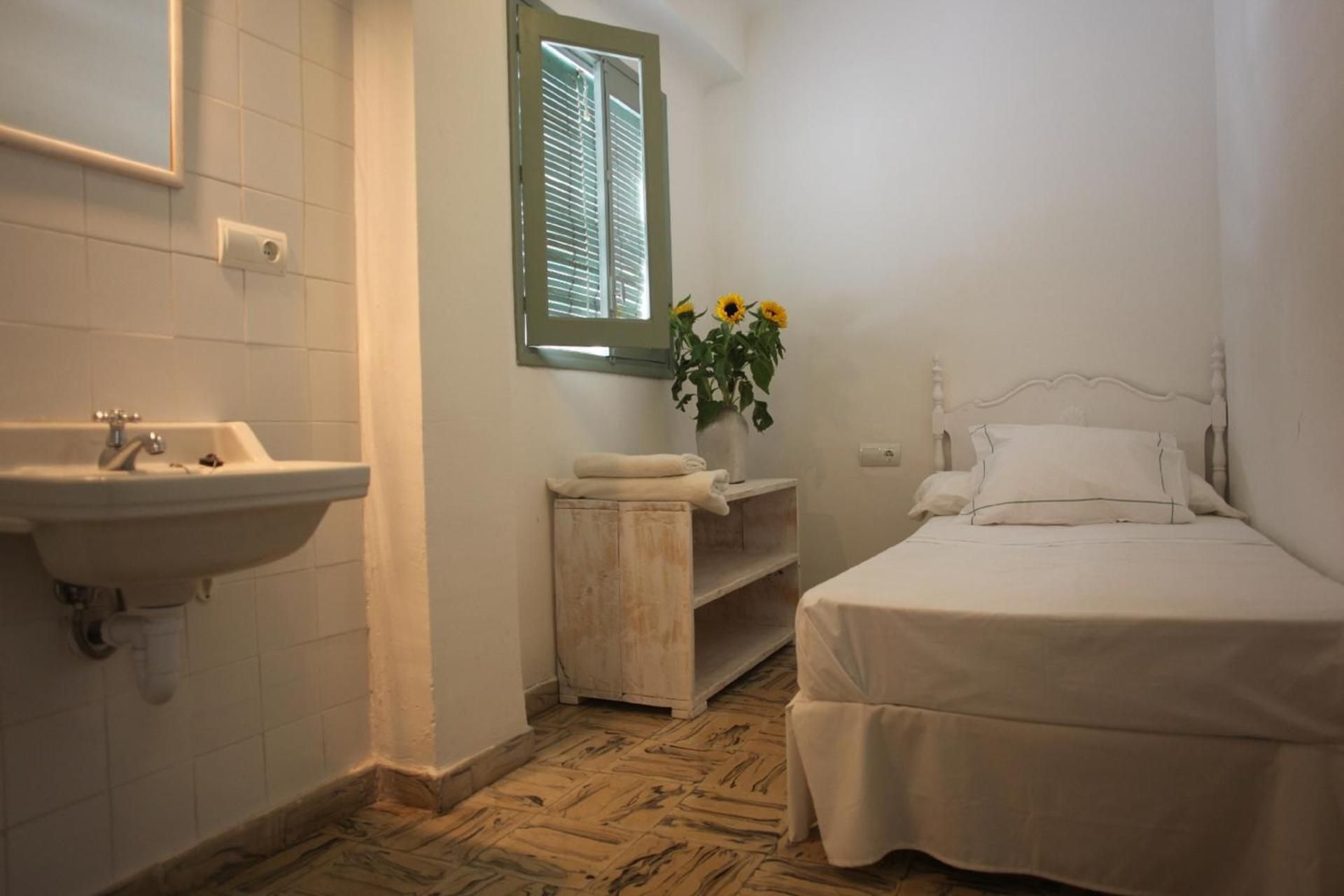 Single Room Shared Bathroom