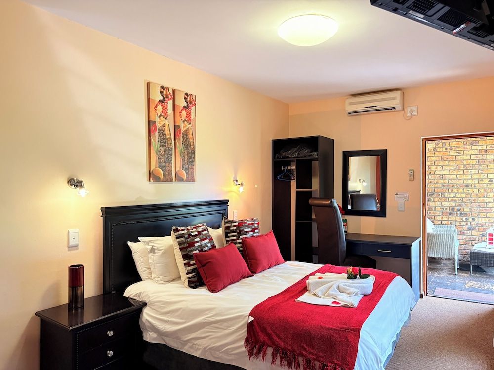 Honeymoon Suite