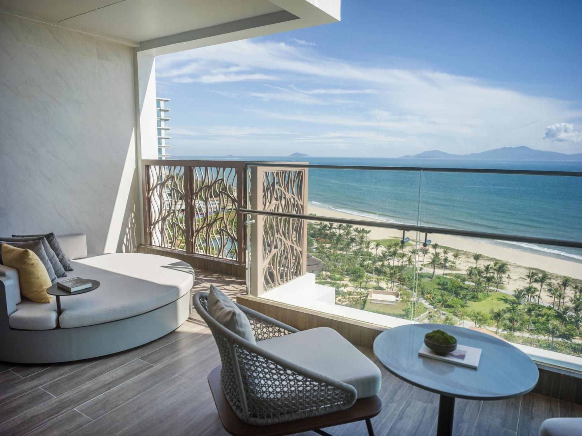 Deluxe Ocean View Suite King