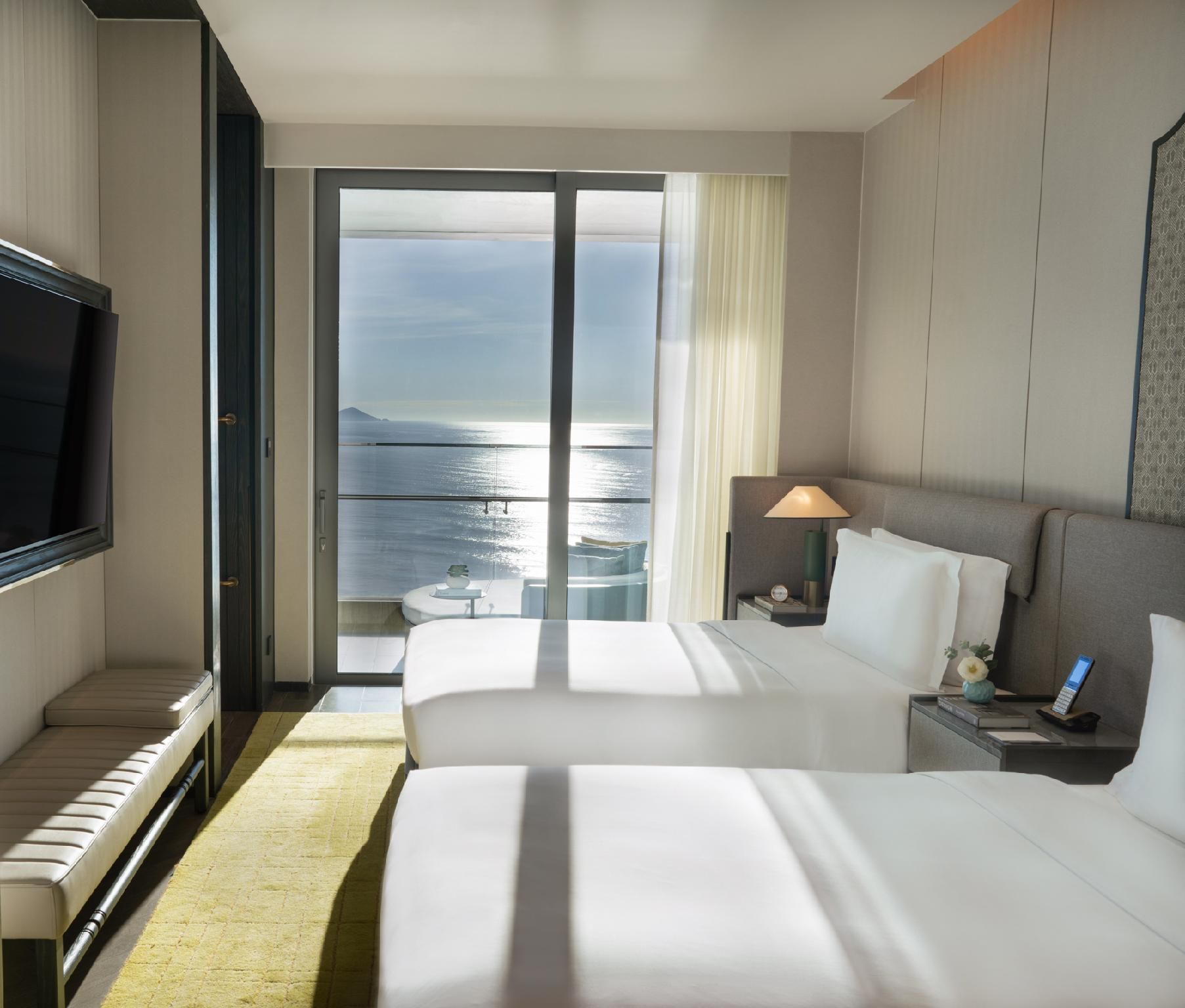 Deluxe Ocean View Suite Twin