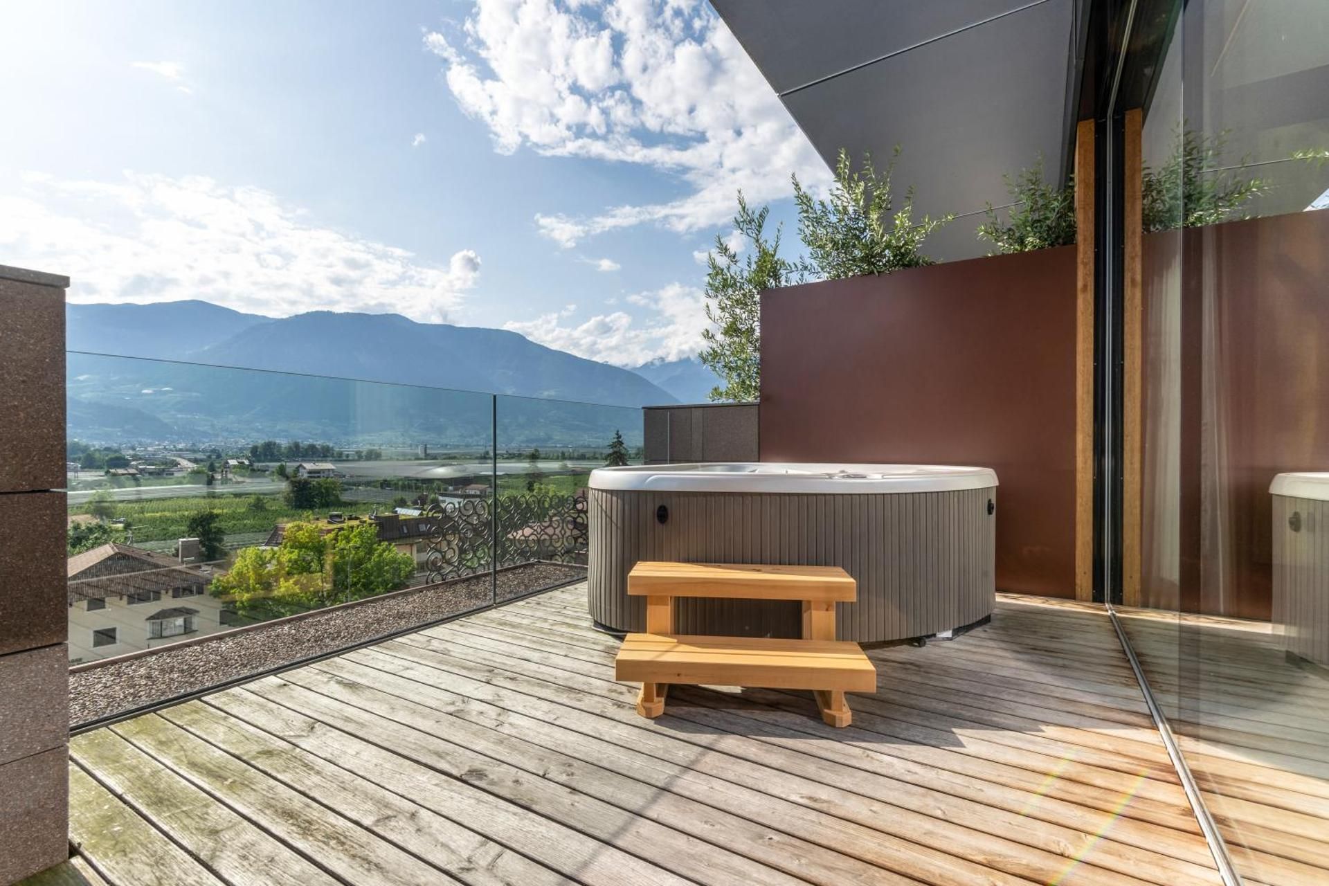 Penthouse Superior with Whirlpool Tub