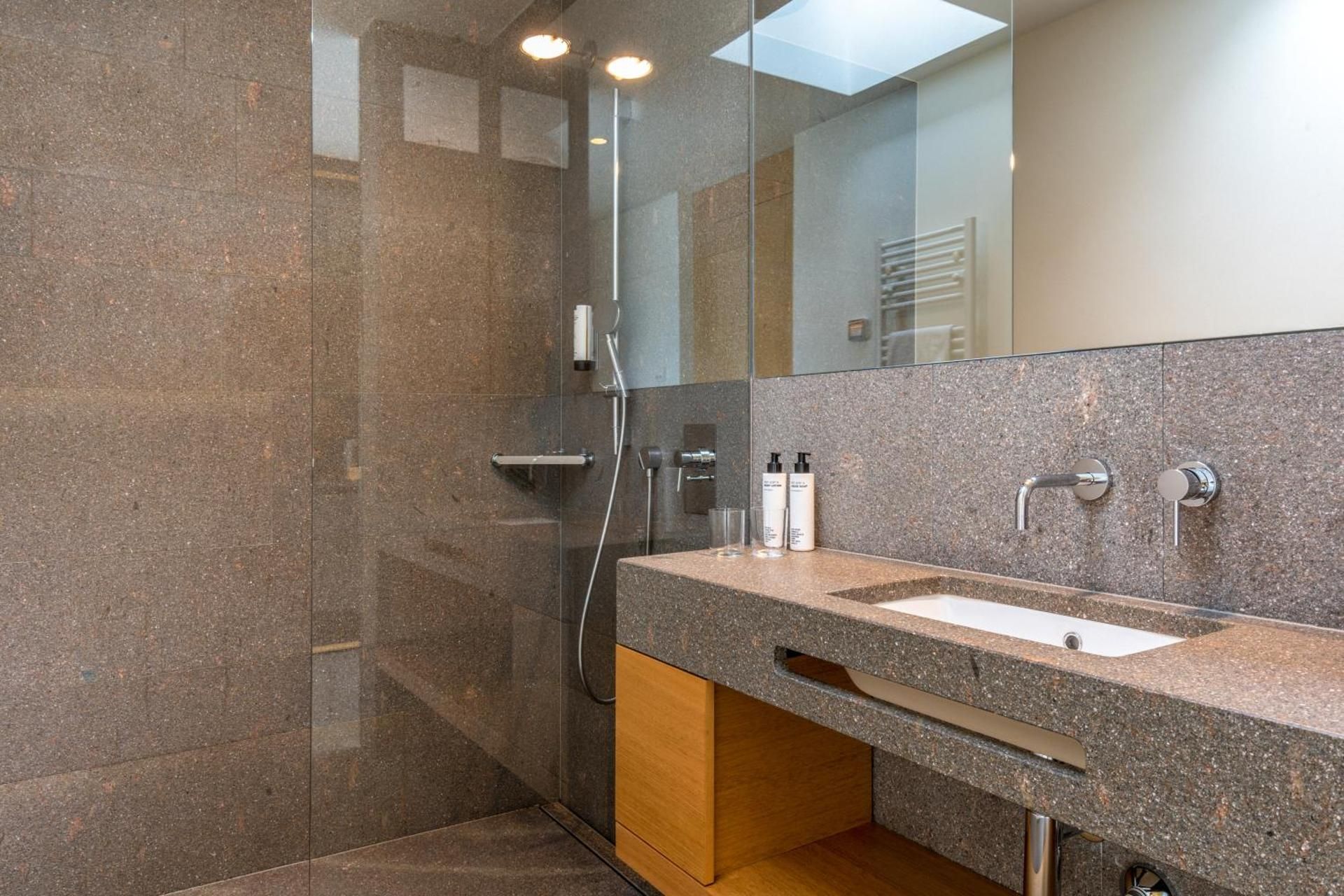 Penthouse Superior with Whirlpool Tub