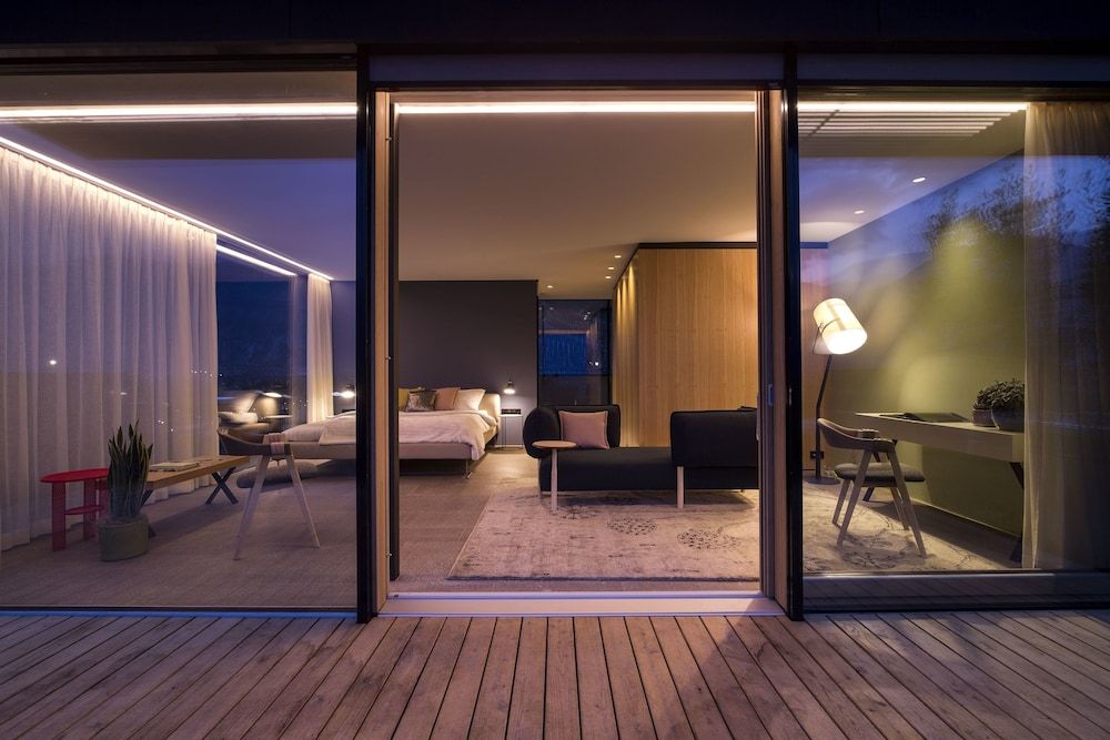 Panoramic Penthouse, Hot Tub, Mountain View