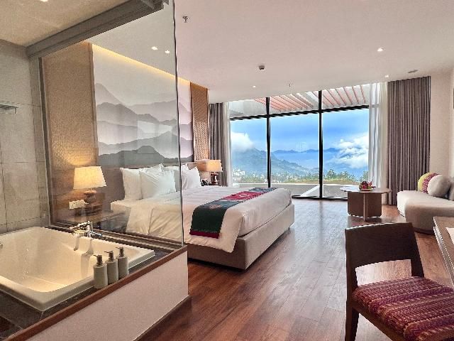 Premier King Room with Mountain View