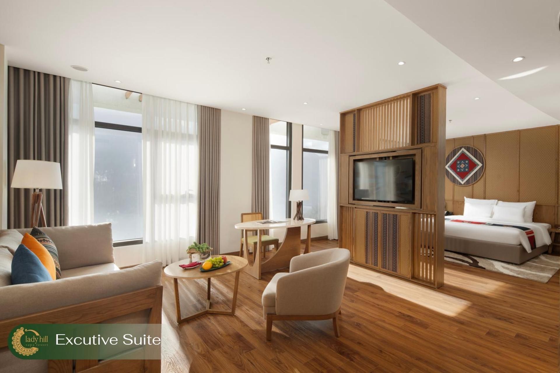 Executive Suite King Room with Mountain View