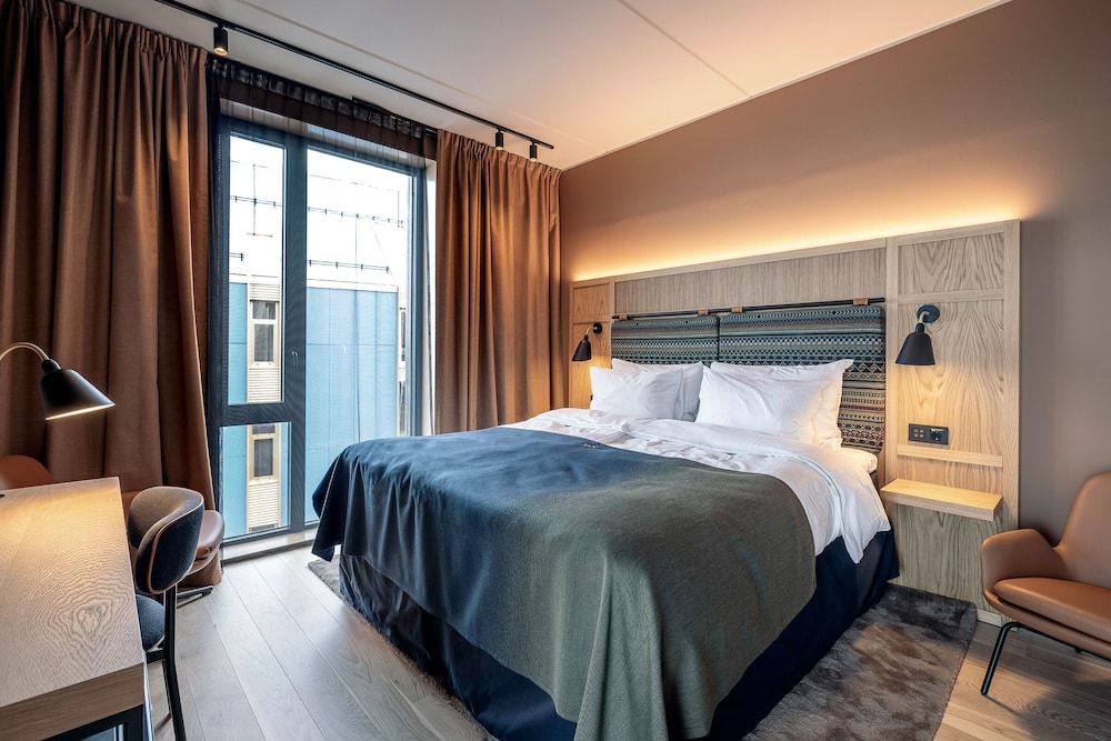 Standard, 2 Twin, Partial Sea View