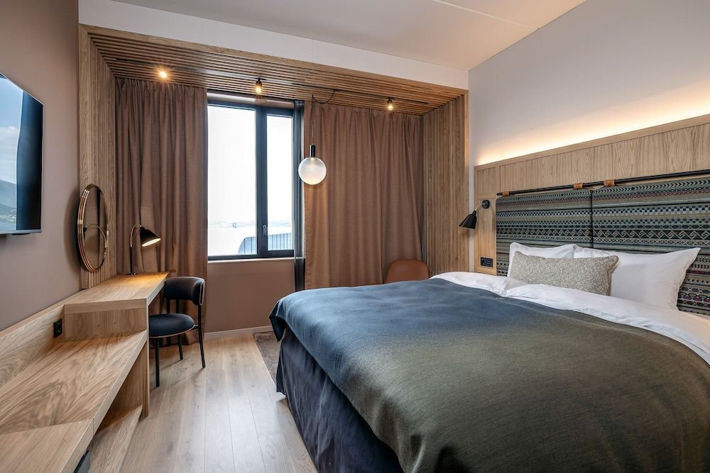 Standard, 2 Twin, Partial Sea View