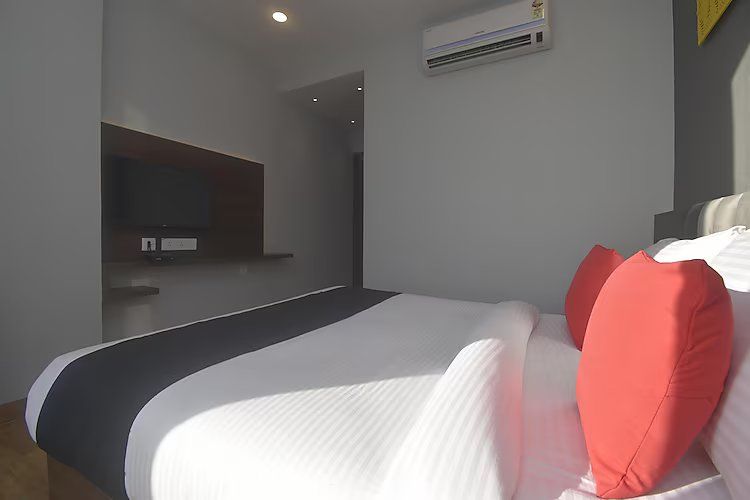 Ka10 Square Hotel Deluxe Room 2