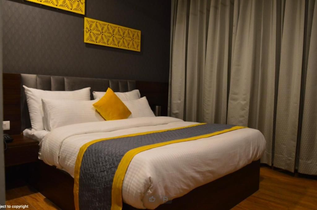 Ka10 Square Hotel Deluxe Room 5