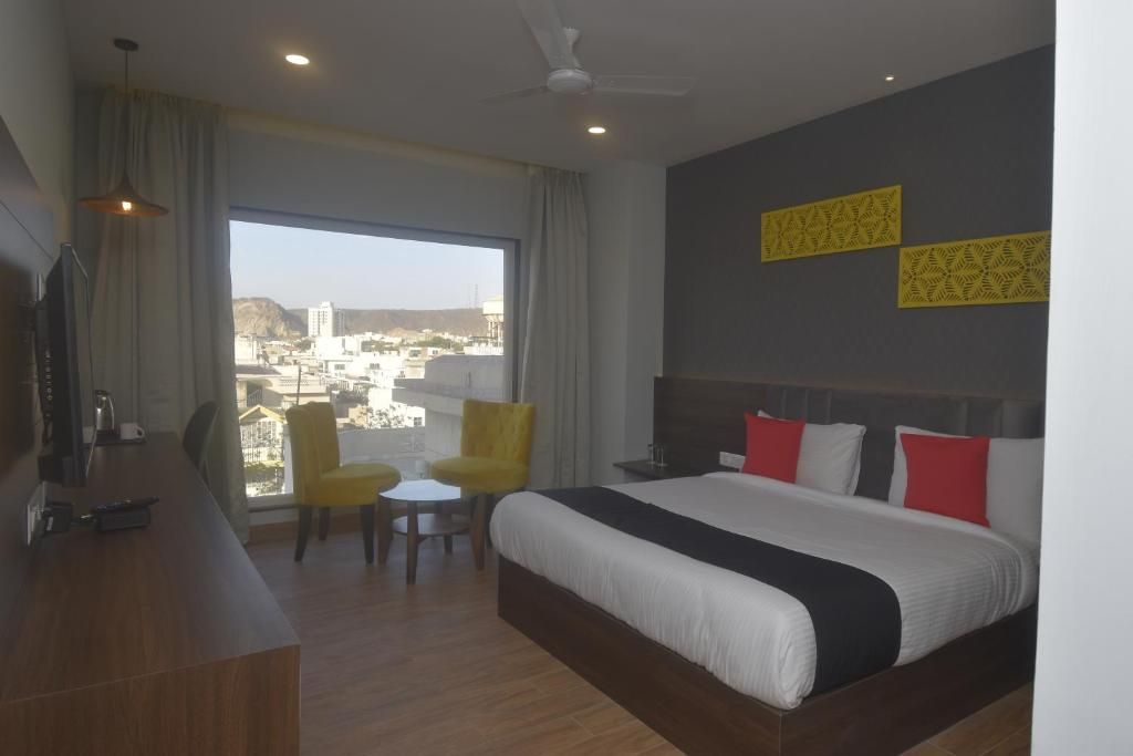 Ka10 Square Hotel Deluxe Room 4