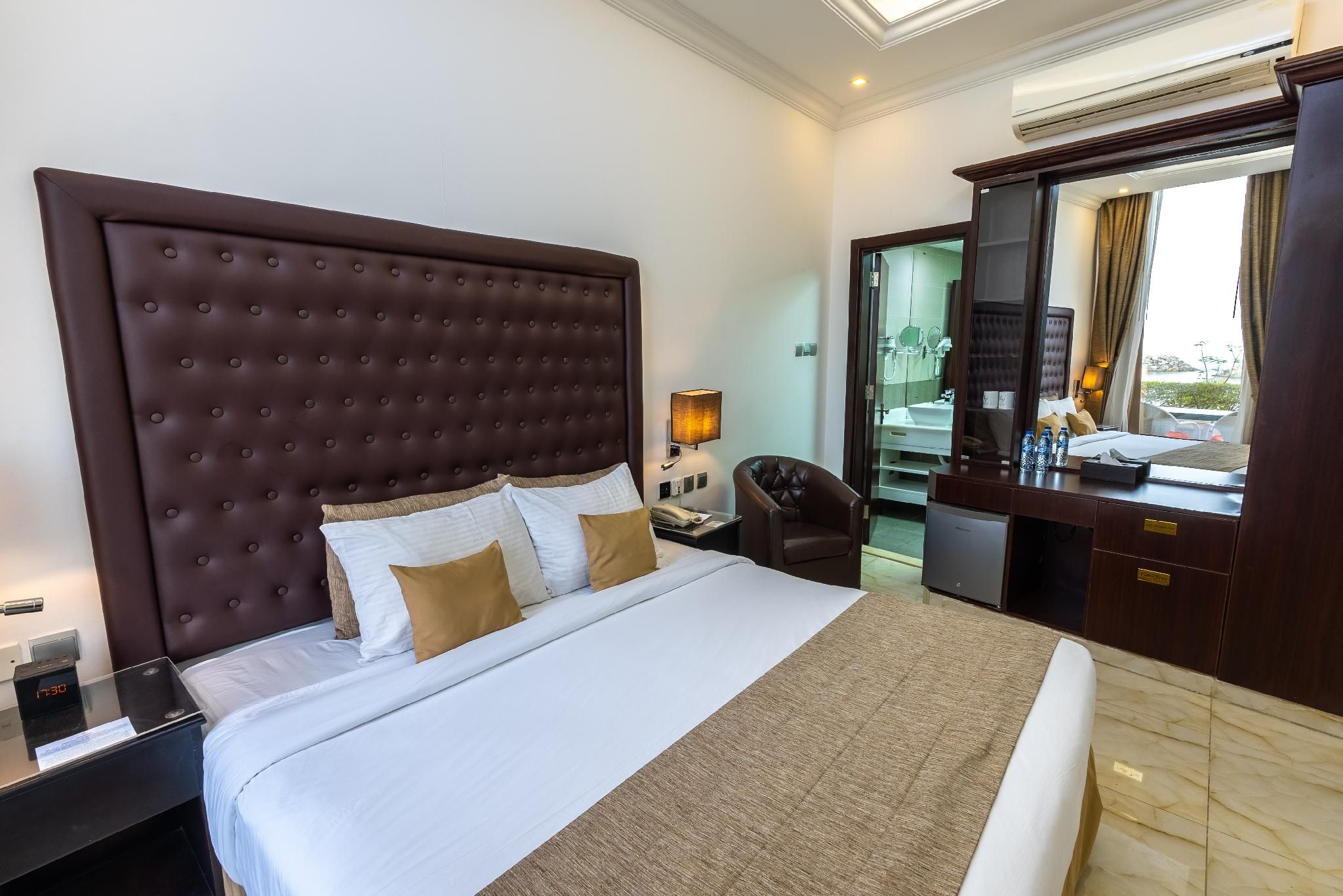 Executive Pool View Room