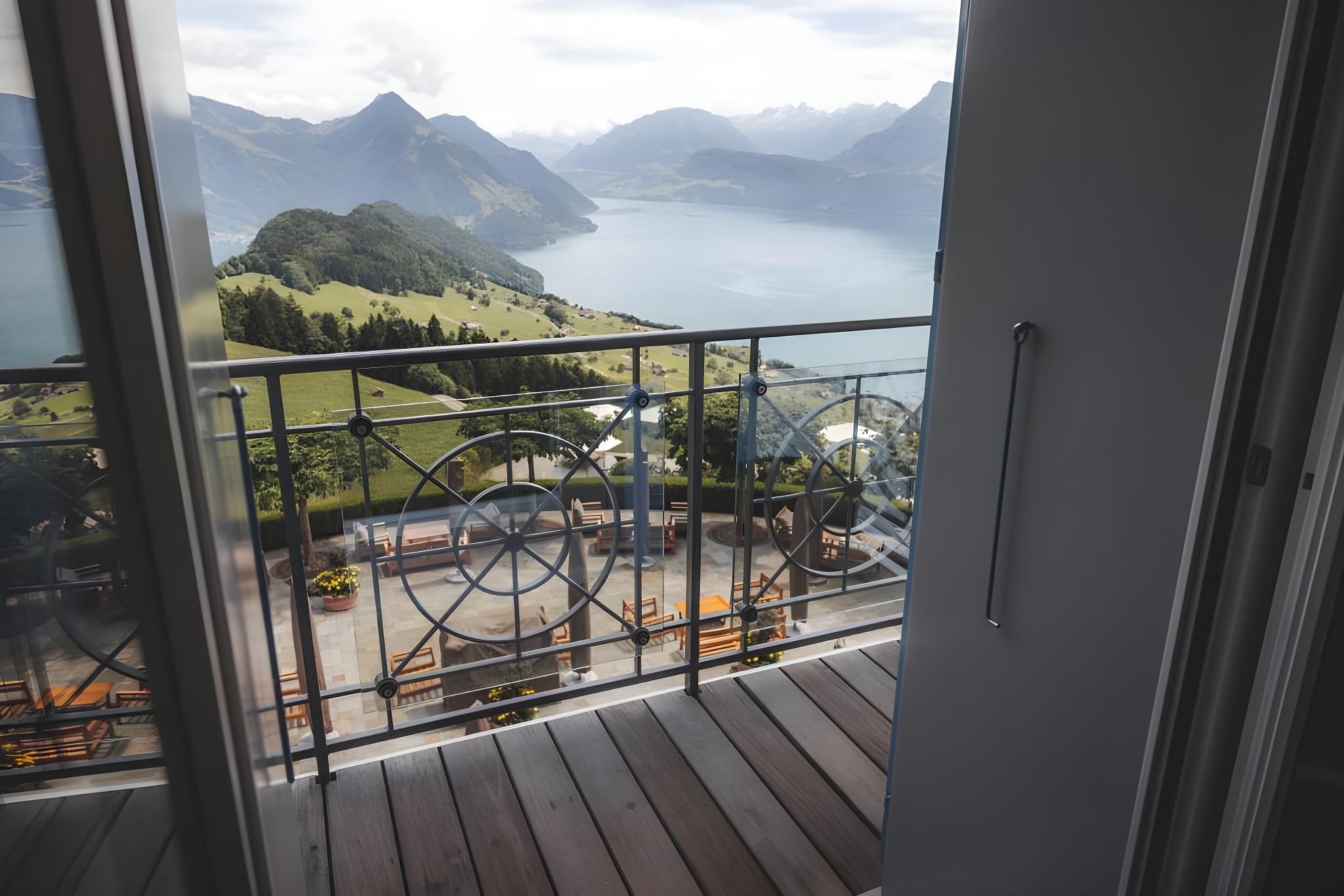 Lake View Room