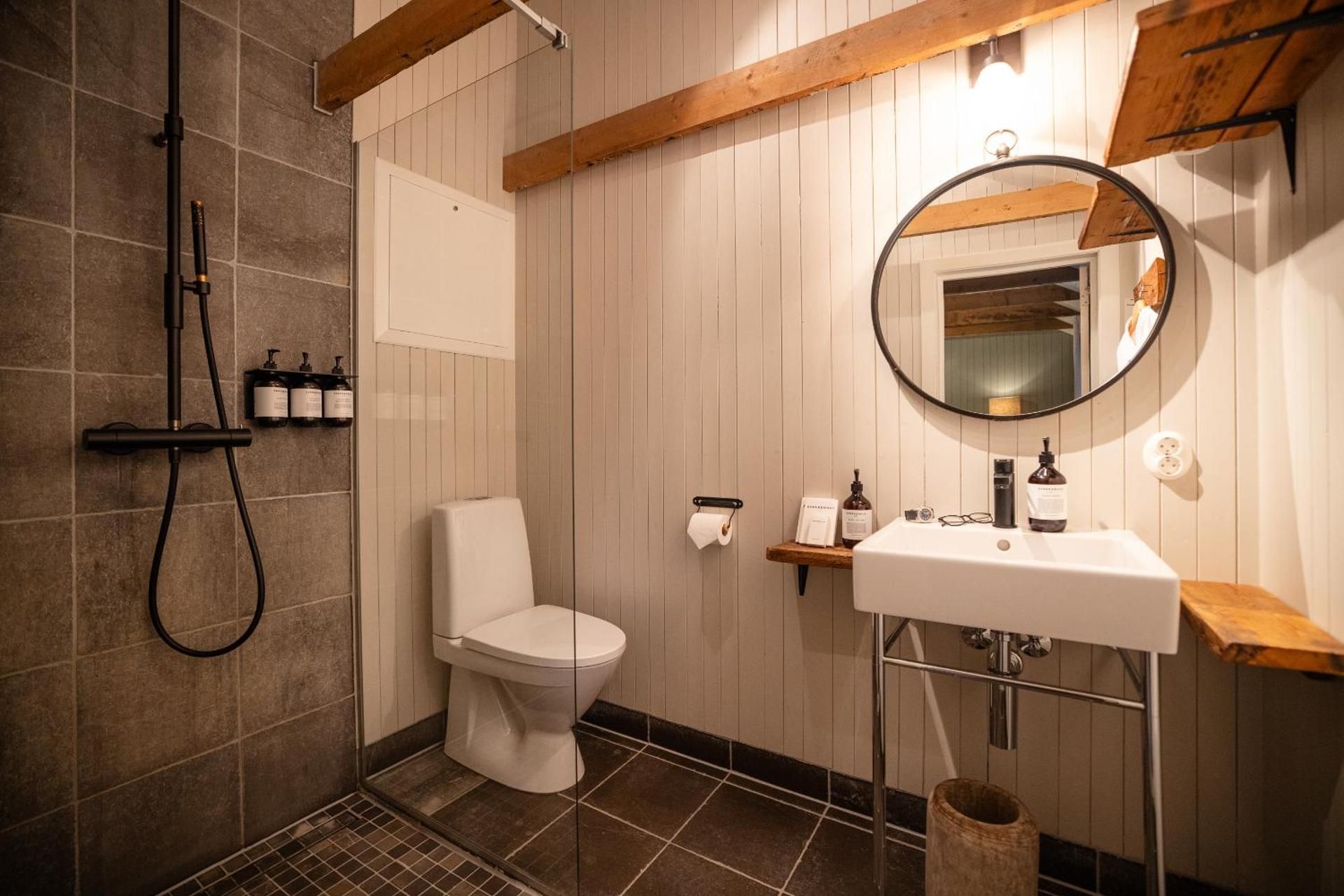 Harbor Cabin Standard