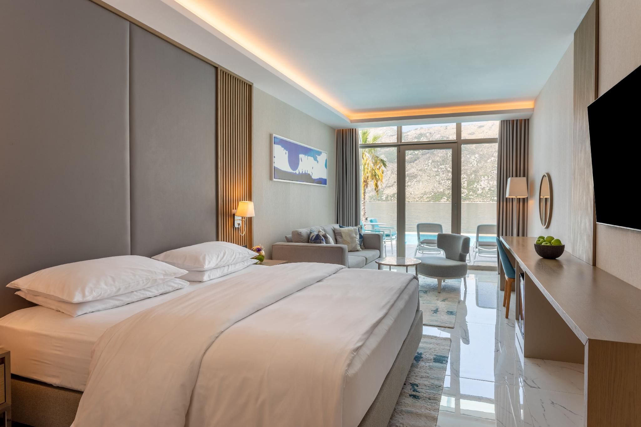 1 King Bed Sea View With Pool Premium
