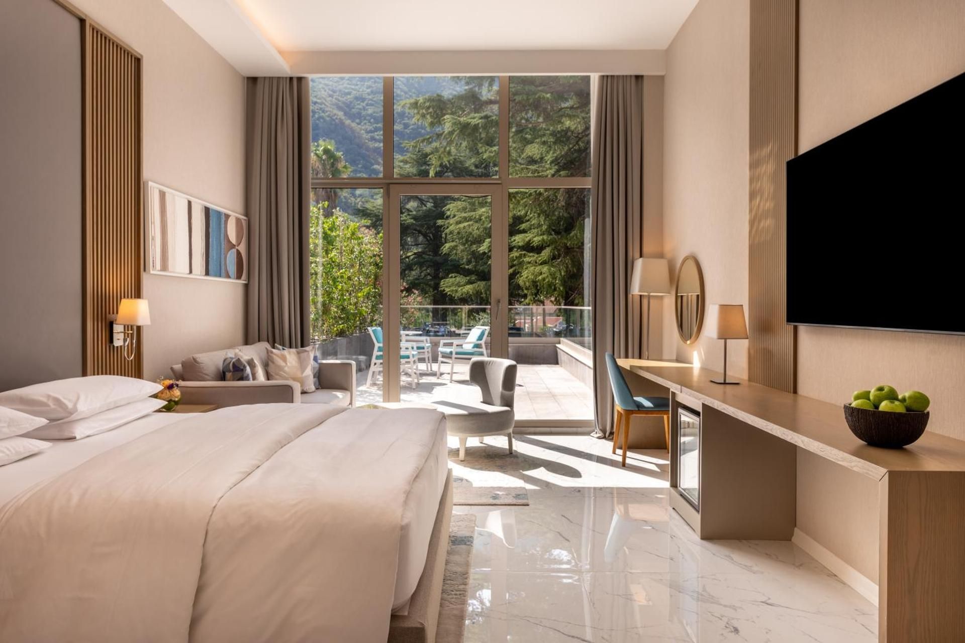 1 King Bed And 1 Twin Bed Premium