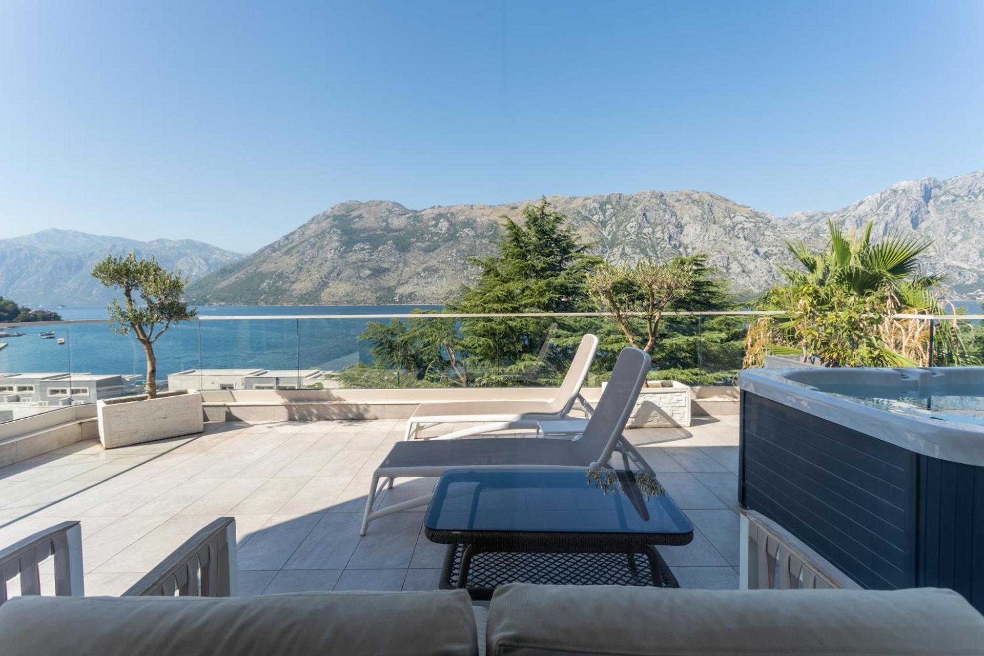 King Bed Sea View With Hot Tub And Terrace Premium