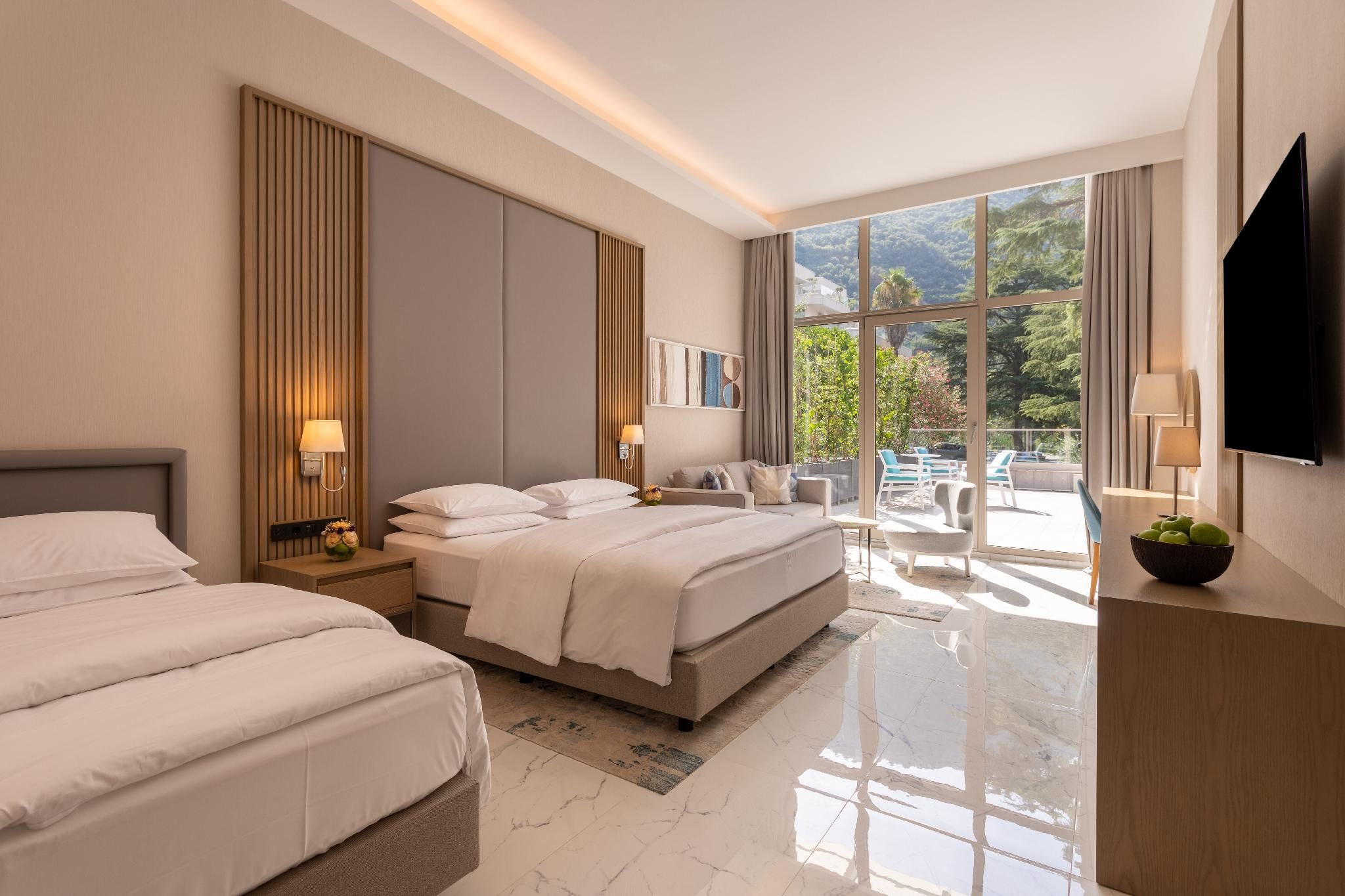 1 King Bed And 1 Twin Bed Premium